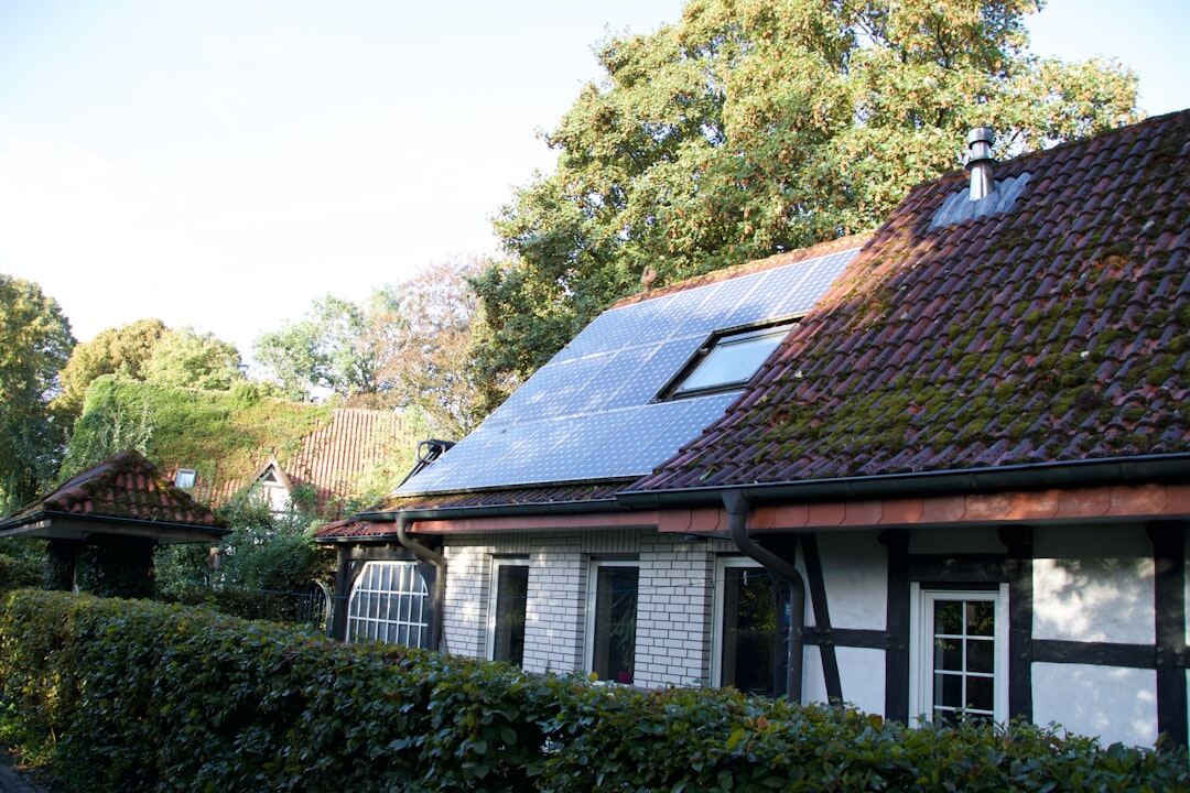 Sanierter Fachwerkhof in Unterfranken mit aufgesetzter Photovoltaikanlage auf dem Ziegeldach